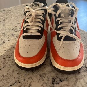 Nike Low-Top Sneakers in White, Orange & Black